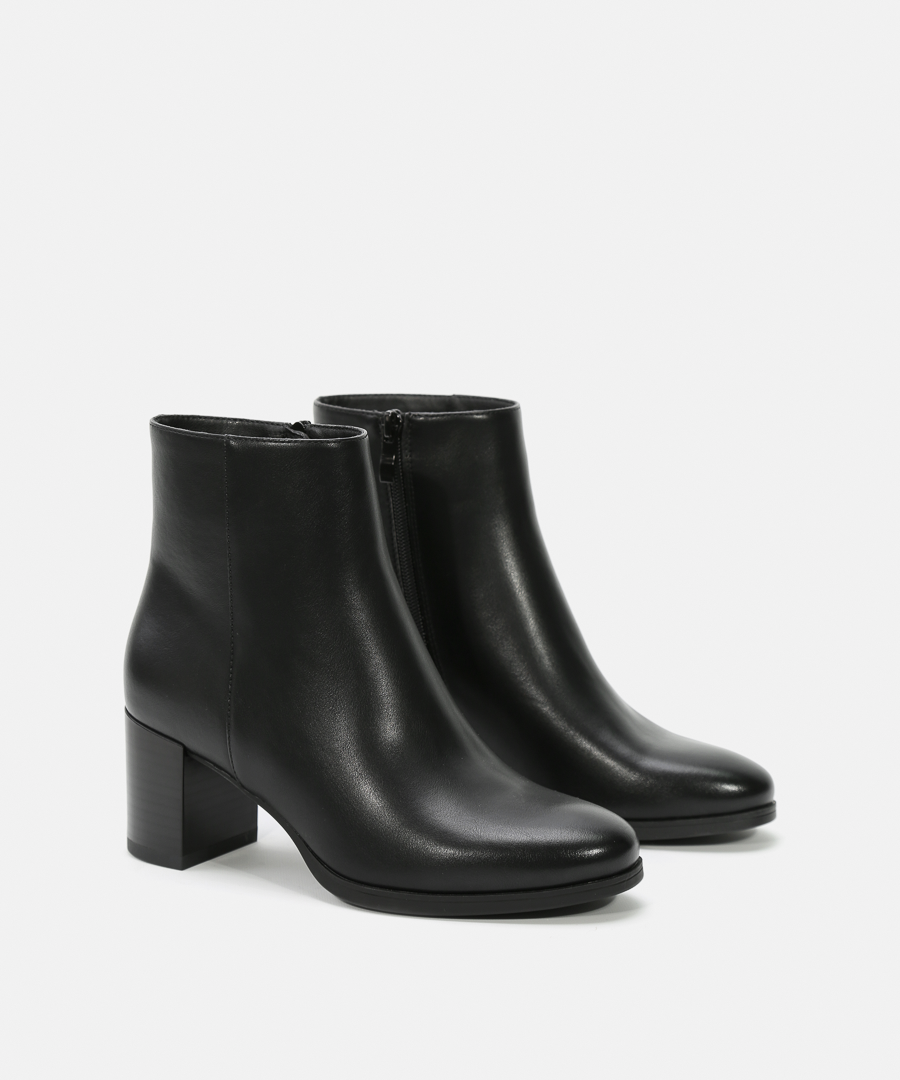 Botines tac&oacute;n liso image number null